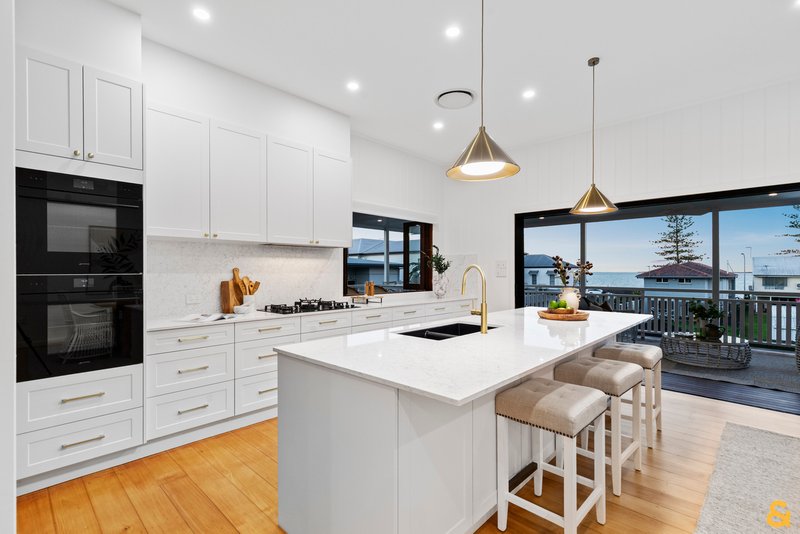 Photo - 11 Waterloo Esplanade, Wynnum QLD 4178 - Image 20