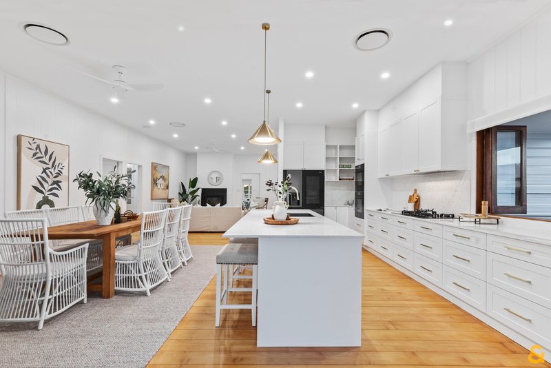 Photo - 11 Waterloo Esplanade, Wynnum QLD 4178 - Image 22