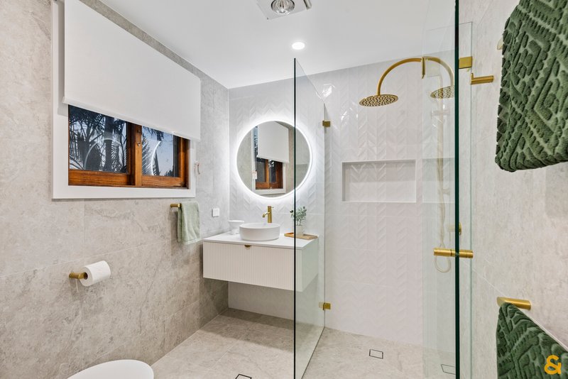 Photo - 11 Waterloo Esplanade, Wynnum QLD 4178 - Image 29
