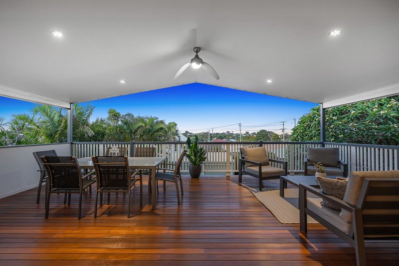 Photo - 11 Waterview Avenue, Wynnum QLD 4178 - Image 8