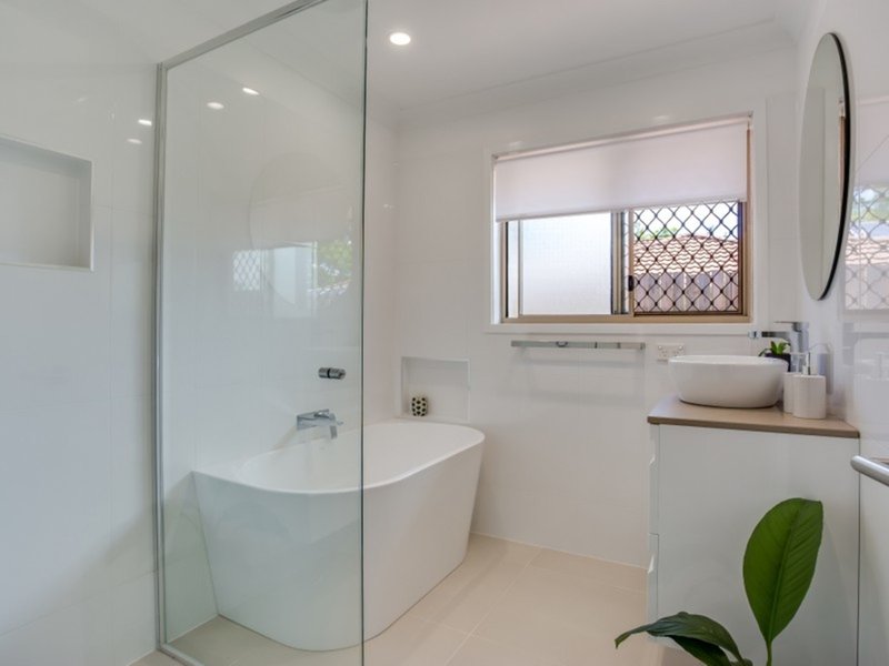 Photo - 11 Wattle Glen Place, Robina QLD 4226 - Image 7