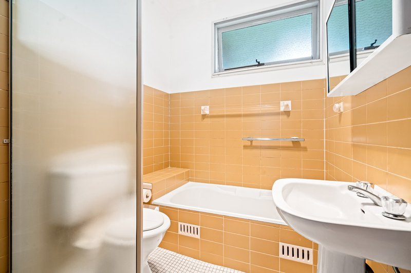 Photo - 11 Waycott Avenue, Kingsgrove NSW 2208 - Image 5