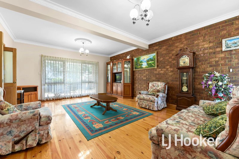 Photo - 11 Wendy Court, Hampton Park VIC 3976 - Image 2