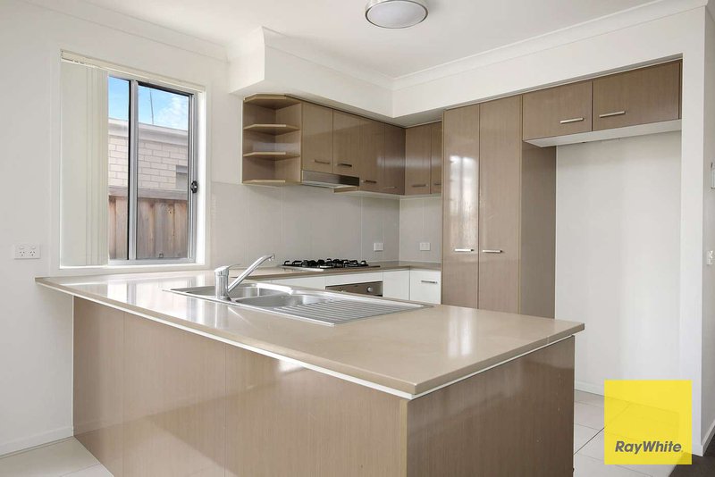 Photo - 11 Westonbury Drive, Truganina VIC 3029 - Image 4