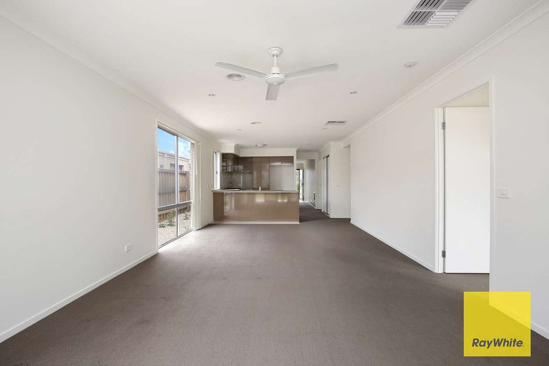 Photo - 11 Westonbury Drive, Truganina VIC 3029 - Image 5