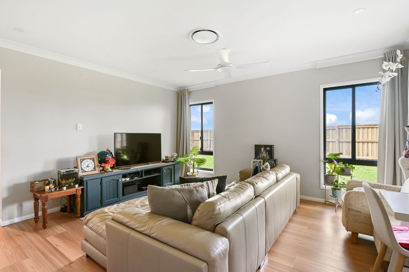 Photo - 11 Wetherby Street, Highfields QLD 4352 - Image 8
