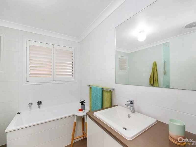 Photo - 1/1 White Cedar Close, Green Point NSW 2251 - Image 7