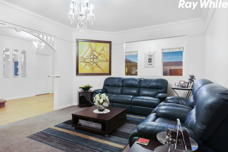 Photo - 11 Whiteley Way, Pakenham VIC 3810 - Image 2