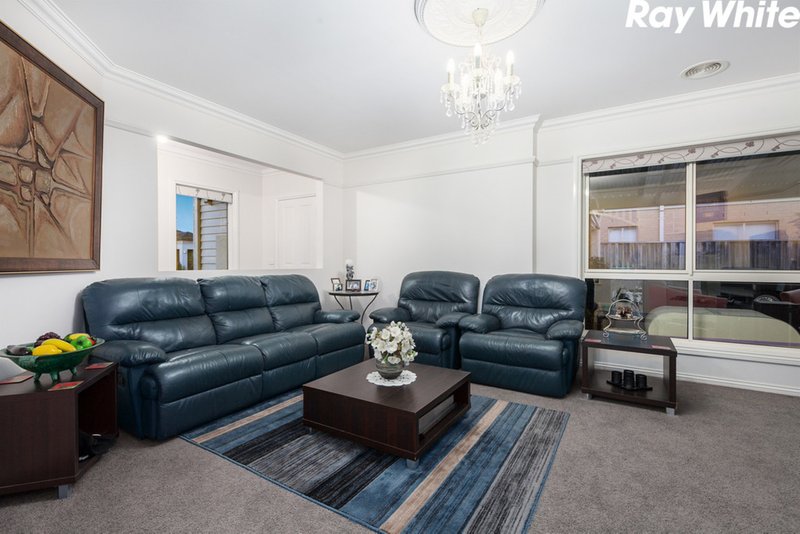 Photo - 11 Whiteley Way, Pakenham VIC 3810 - Image 3