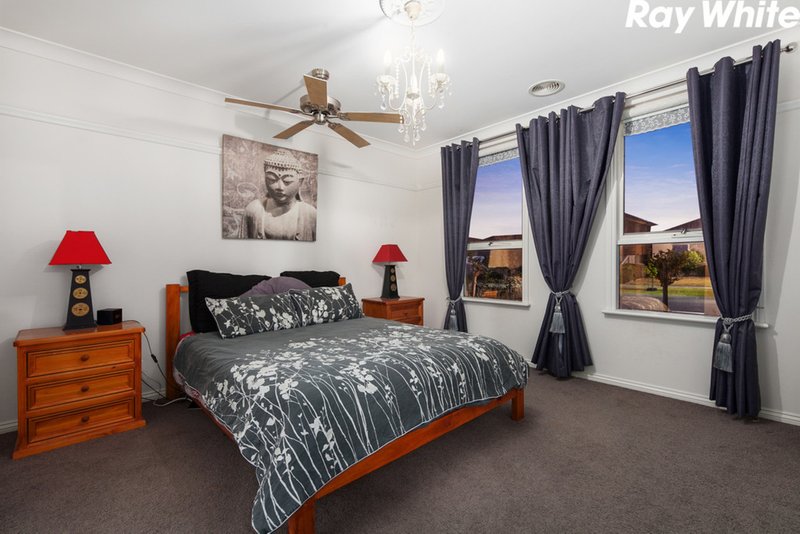 Photo - 11 Whiteley Way, Pakenham VIC 3810 - Image 4