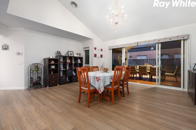 Photo - 11 Whiteley Way, Pakenham VIC 3810 - Image 9