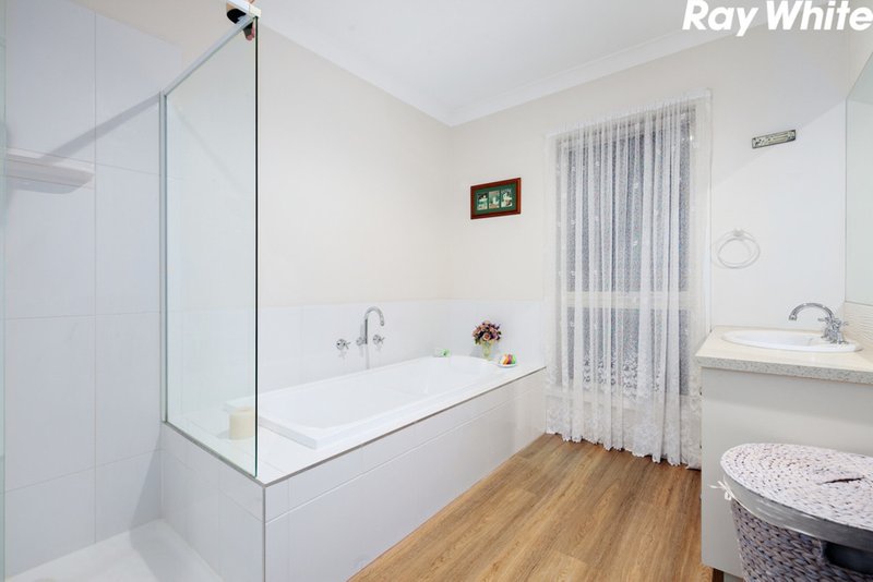 Photo - 11 Whiteley Way, Pakenham VIC 3810 - Image 15