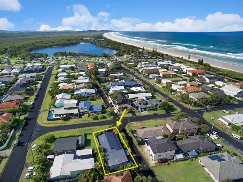 Photo - 11 Williams Street, Lennox Head NSW 2478 - Image 2