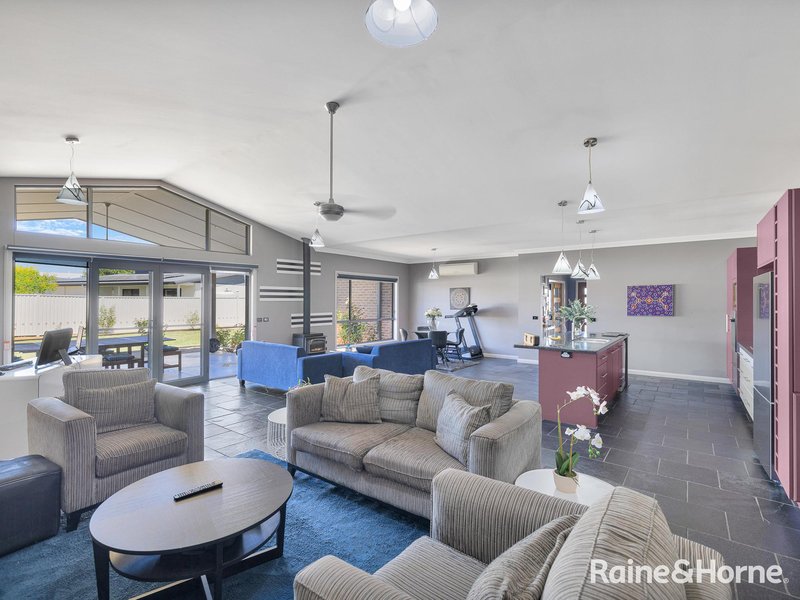 Photo - 11 Willott Close, Eglinton NSW 2795 - Image 2