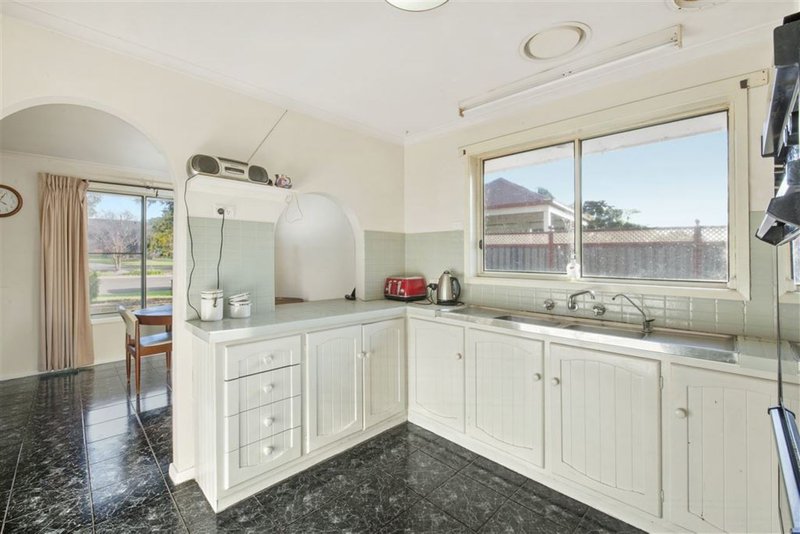 Photo - 11 Windermere Way, Cardigan Village VIC 3352 - Image 6