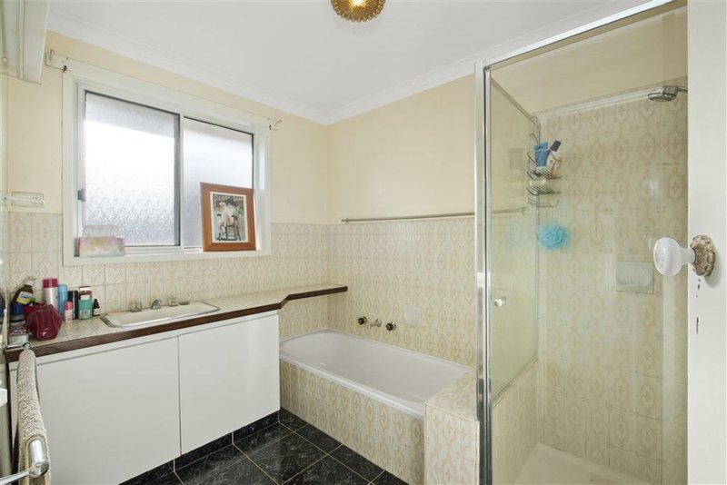 Photo - 11 Windermere Way, Cardigan Village VIC 3352 - Image 8