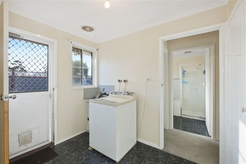 Photo - 11 Windermere Way, Cardigan Village VIC 3352 - Image 10