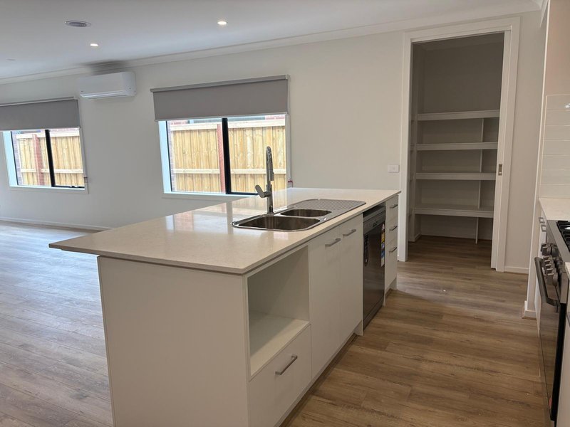 Photo - 11 Windjammer Street, Tarneit VIC 3029 - Image 3