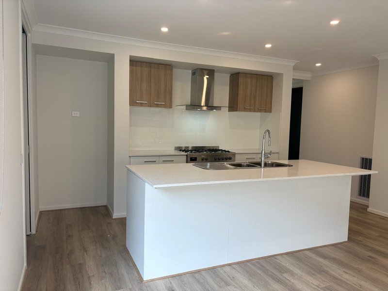 Photo - 11 Windjammer Street, Tarneit VIC 3029 - Image 5