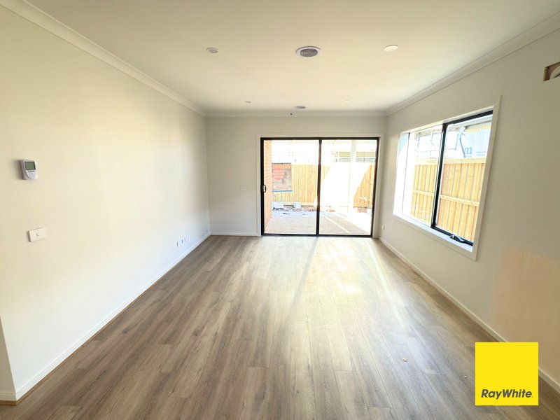 Photo - 11 Windjammer Street, Tarneit VIC 3029 - Image 9