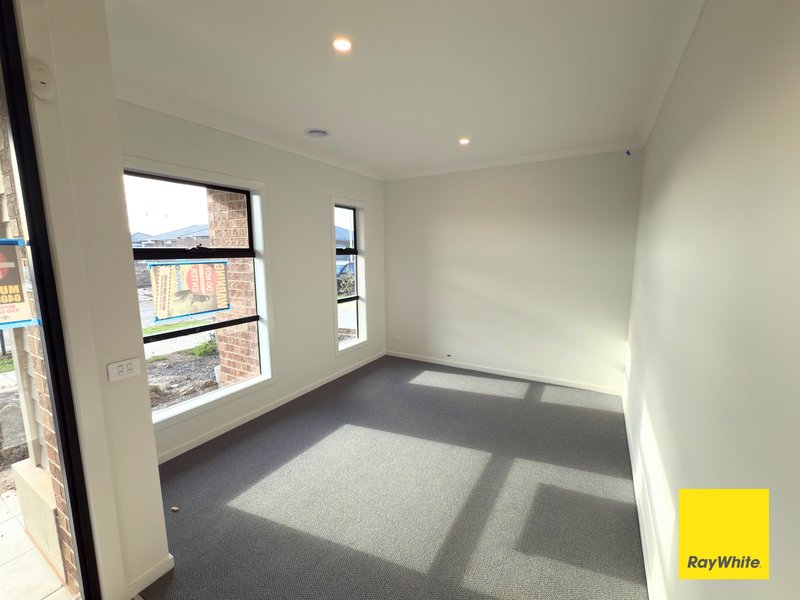 Photo - 11 Windjammer Street, Tarneit VIC 3029 - Image 10