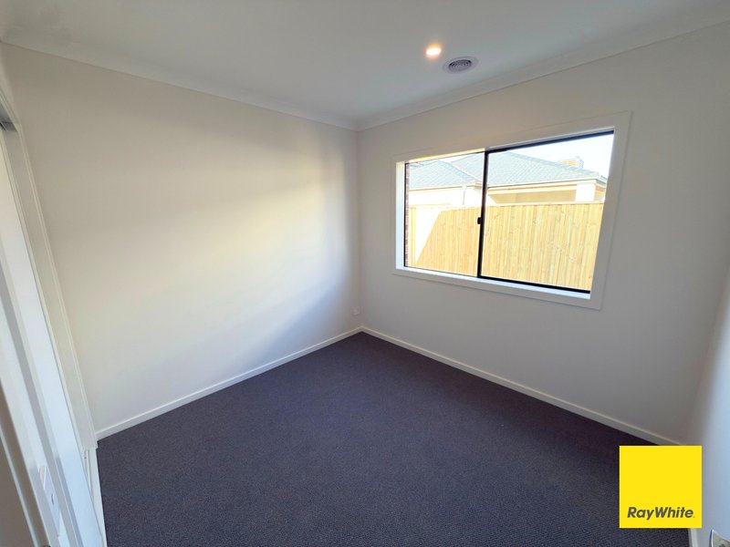 Photo - 11 Windjammer Street, Tarneit VIC 3029 - Image 16