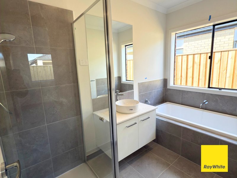 Photo - 11 Windjammer Street, Tarneit VIC 3029 - Image 17