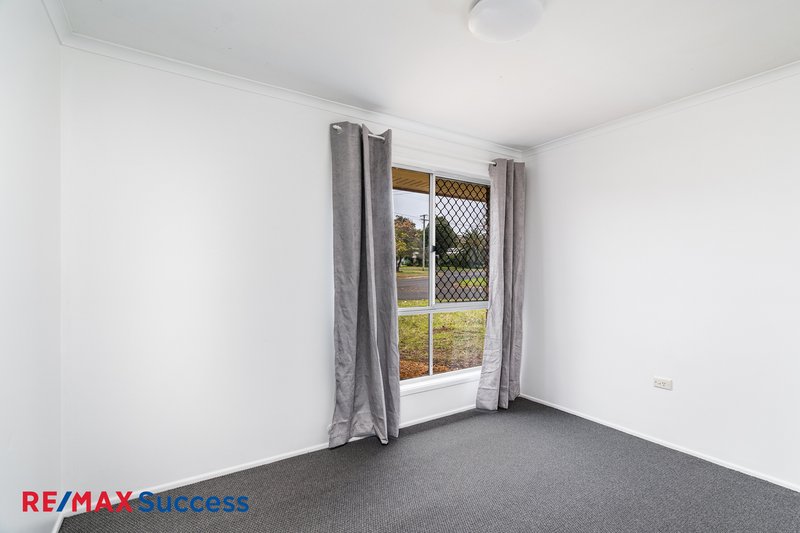 Photo - 11 Wine Drive, Wilsonton Heights QLD 4350 - Image 6