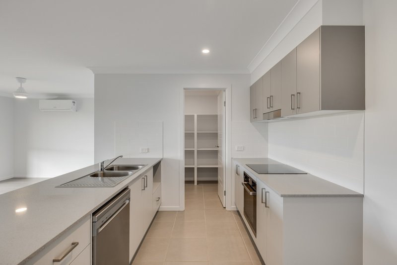 Photo - 1/1 Wingspan Street, Meringandan West QLD 4352 - Image 4