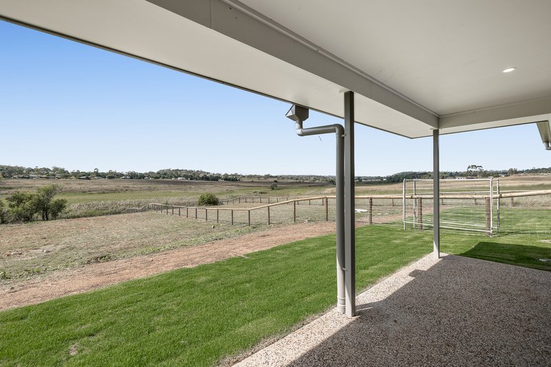 Photo - 1/1 Wingspan Street, Meringandan West QLD 4352 - Image 9