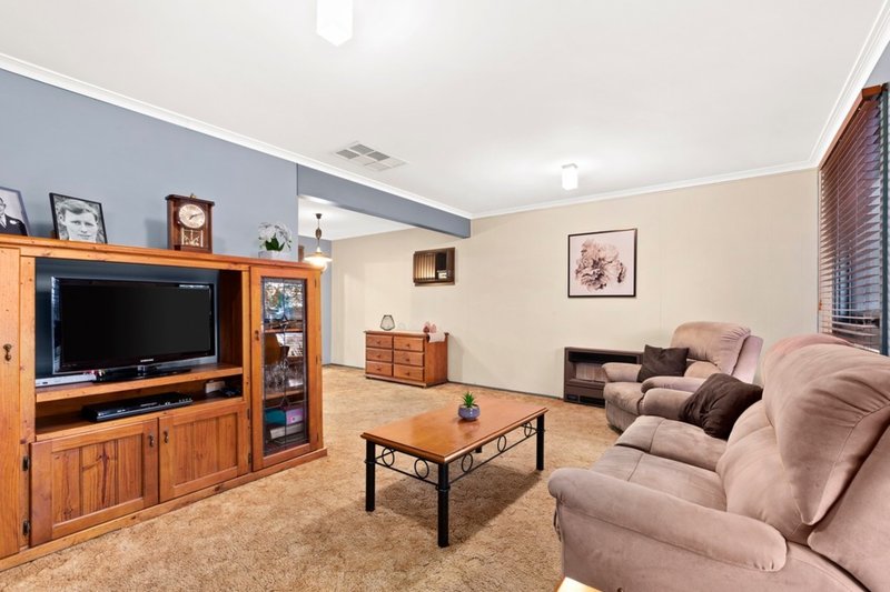 Photo - 11 Winnifred Crescent, Knoxfield VIC 3180 - Image 3