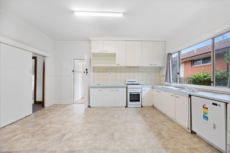 Photo - 11 Winter Street, Redan VIC 3350 - Image 2