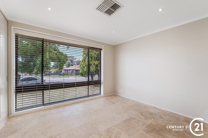 Photo - 11 Winton Avenue, Edensor Park NSW 2176 - Image 8