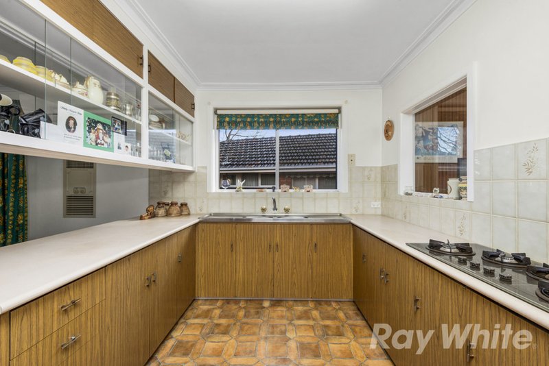 Photo - 11 Witchwood Crescent, Burwood East VIC 3151 - Image 5