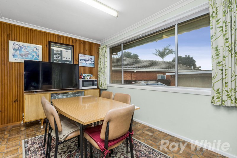 Photo - 11 Witchwood Crescent, Burwood East VIC 3151 - Image 7