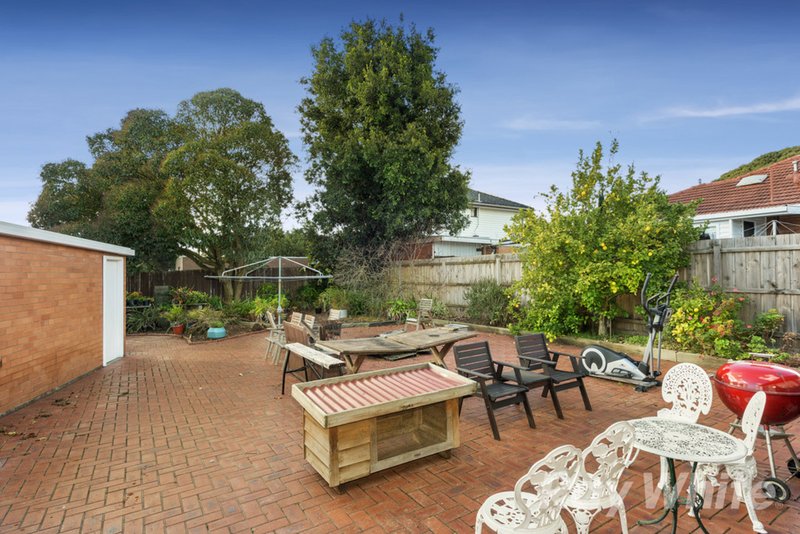 Photo - 11 Witchwood Crescent, Burwood East VIC 3151 - Image 9