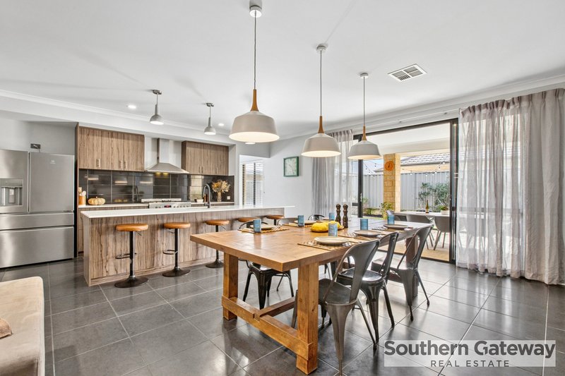 Photo - 11 Wonnich Street, Byford WA 6122 - Image 9
