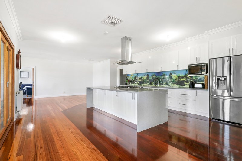 Photo - 11 Woods Point Drive, Beaconsfield VIC 3807 - Image 5