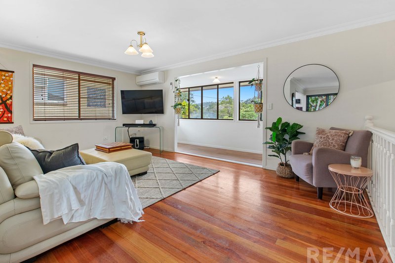 Photo - 11 Wunulla Street, Mount Gravatt East QLD 4122 - Image 3