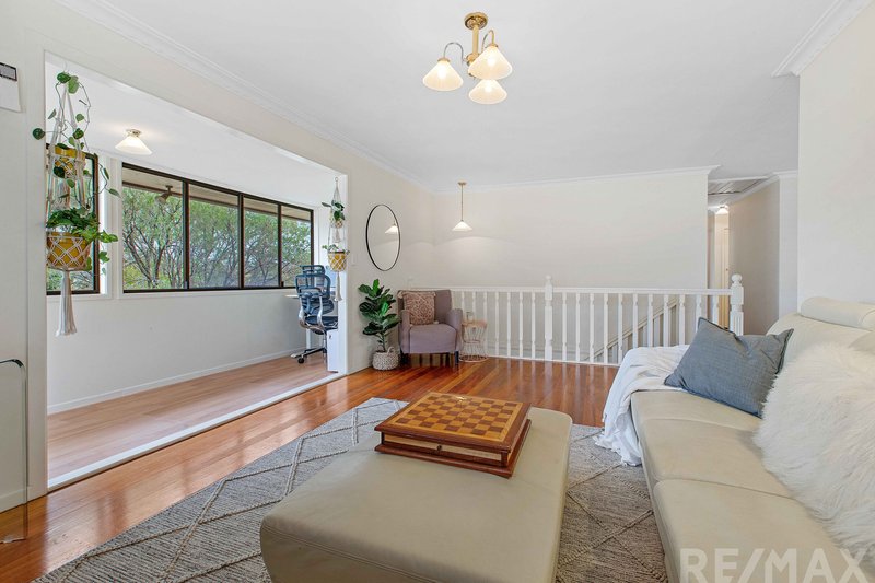 Photo - 11 Wunulla Street, Mount Gravatt East QLD 4122 - Image 4