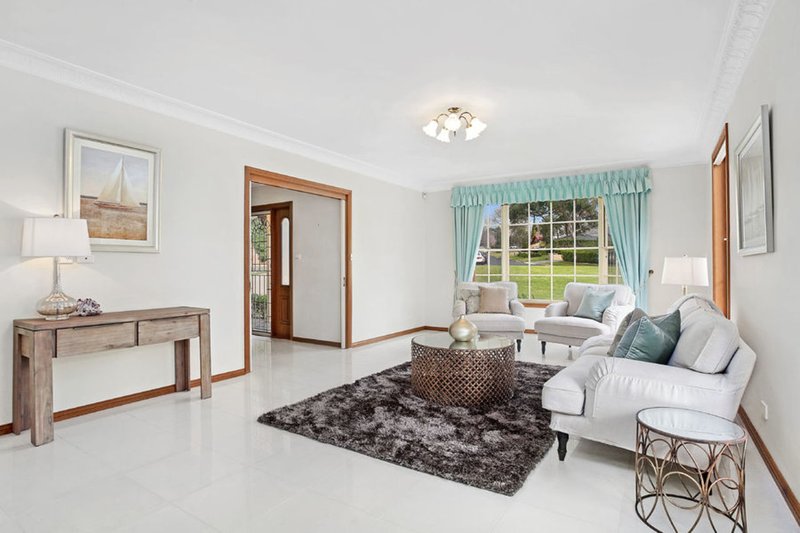 Photo - 11 Wychwood Place, Castle Hill NSW 2154 - Image 4