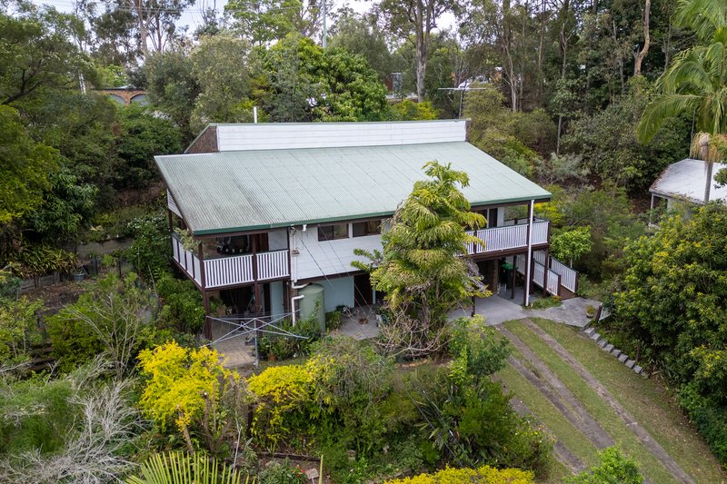 Photo - 11 Yakki Court, Arana Hills QLD 4054 - Image 9