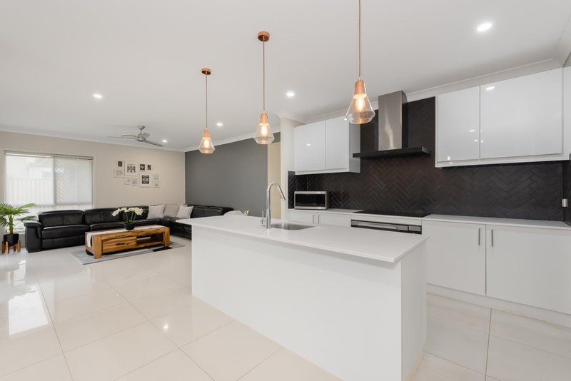 Photo - 11 Yatala Street, Pimpama QLD 4209 - Image 4