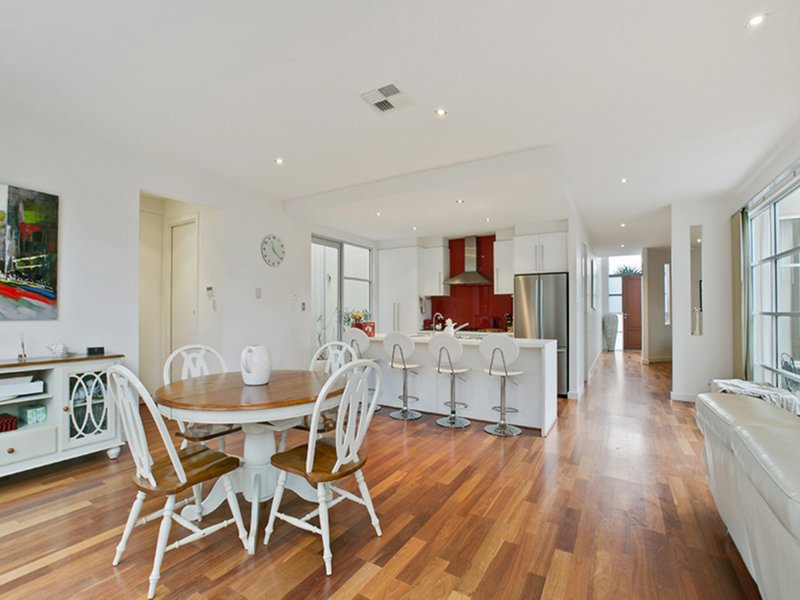 Photo - 11 Yates Street, Mawson Lakes SA 5095 - Image 5