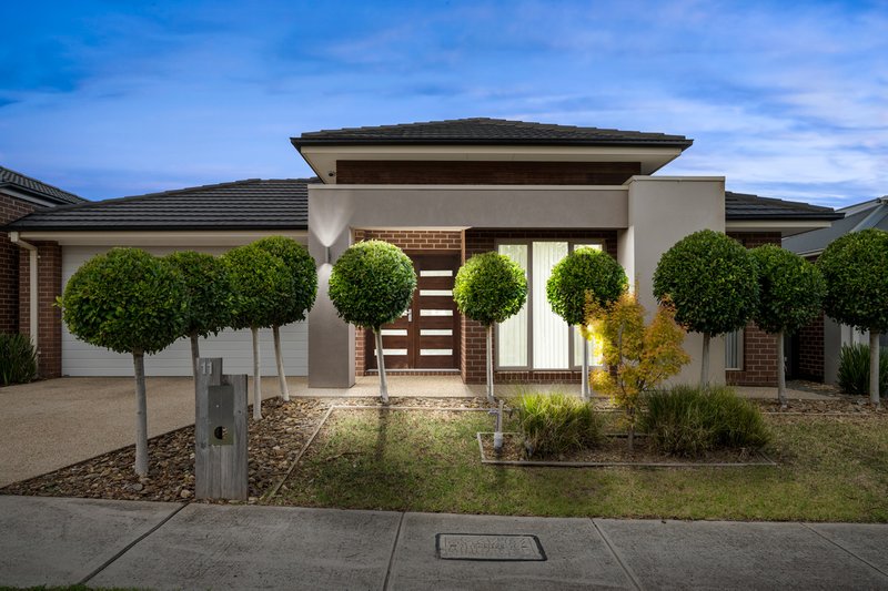 11 Yearling Crescent, Clyde North VIC 3978