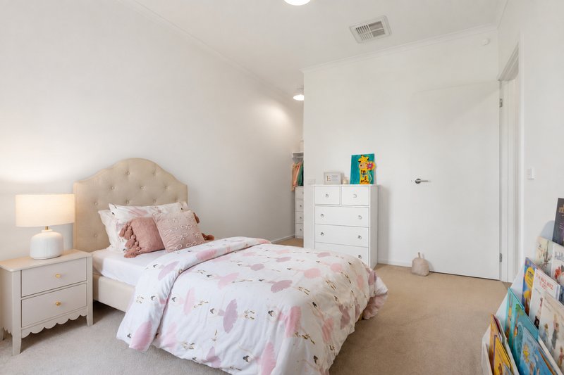 Photo - 11 Yorkshire Terrace, Craigieburn VIC 3064 - Image 3