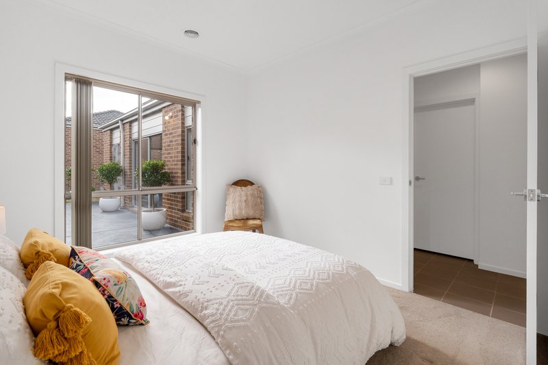 Photo - 11 Yorkshire Terrace, Craigieburn VIC 3064 - Image 6