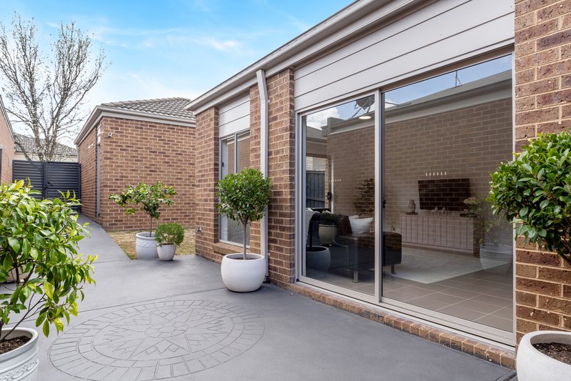 Photo - 11 Yorkshire Terrace, Craigieburn VIC 3064 - Image 14