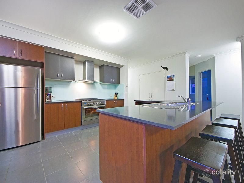 Photo - 11 Zelkova Court, Tarneit VIC 3029 - Image 2