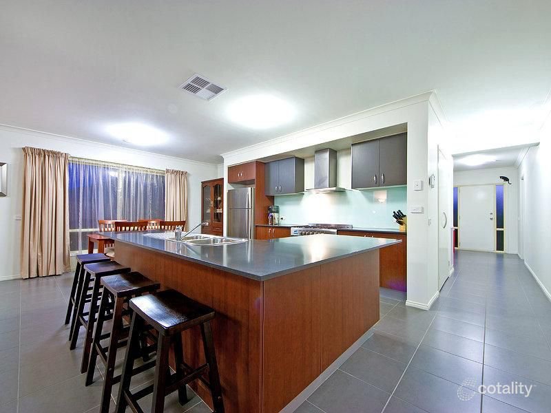 Photo - 11 Zelkova Court, Tarneit VIC 3029 - Image 9
